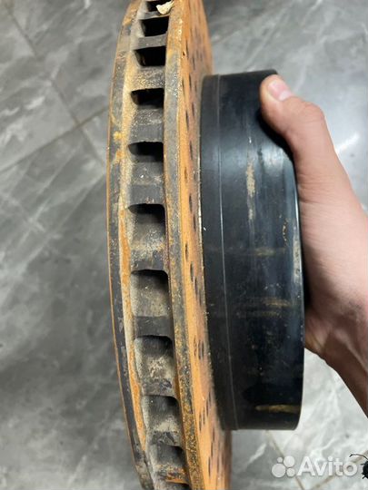 Тормозные диски переднее Toyota Land Cruiser 100