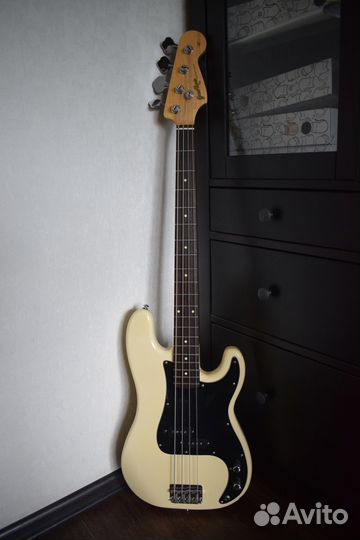 Бас гитара Grass Roots Precision Bass