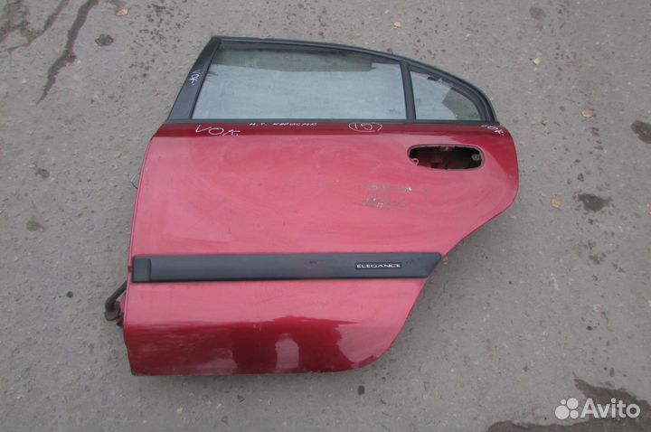 Дверь Mitsubishi Carisma в сборе