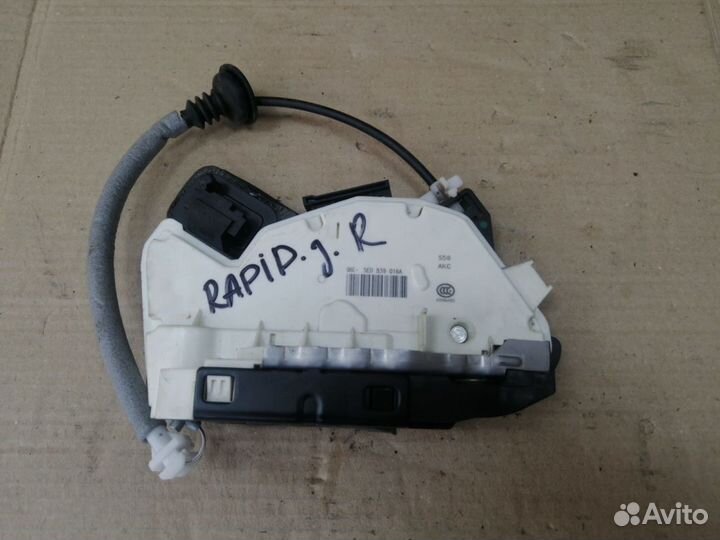 Замок двери Skoda Rapid
