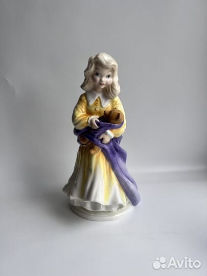 Royal Doulton. Статуэтки девочек с мишками
