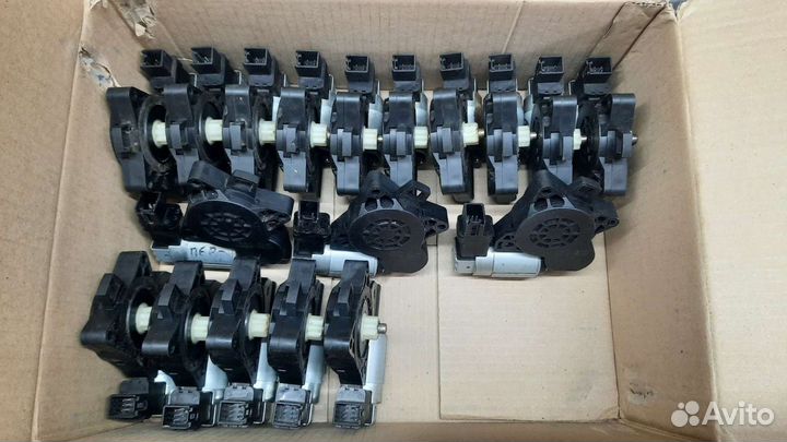 Мотор стеклоподъемника Мазда 3бк