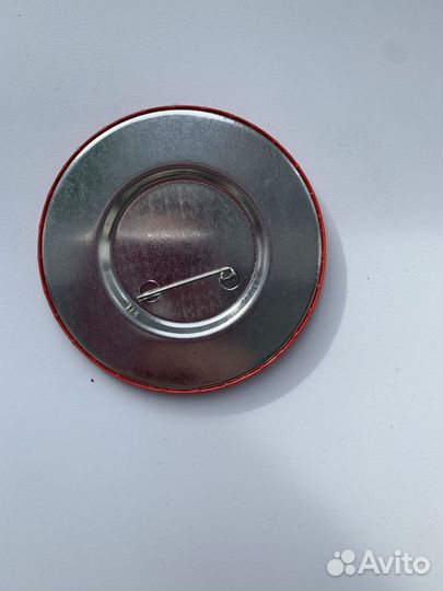 Значок на булавке металлический