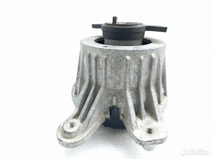 Опора двигателя правая Mercedes-Benz E-Class S213