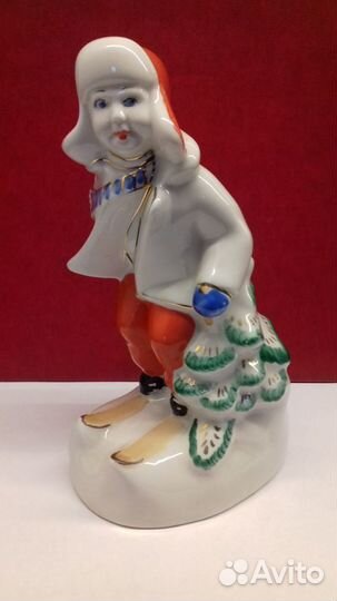 Фарфоровая статуэтка Мальчик на лыжах.Лыжник.зхк П