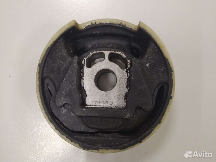 Подушка двигателя vag skoda шкода