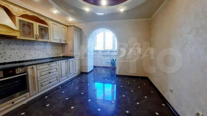 3-к. квартира, 102 м², 5/5 эт.