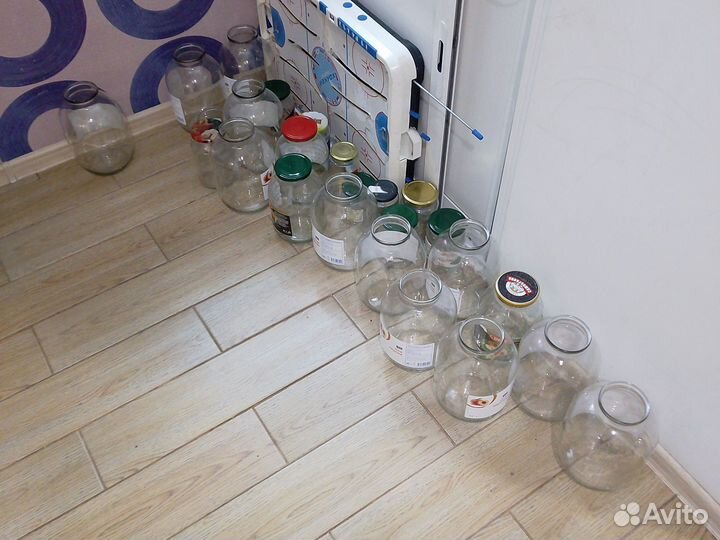 Стеклянные банки с крышками и без отдам