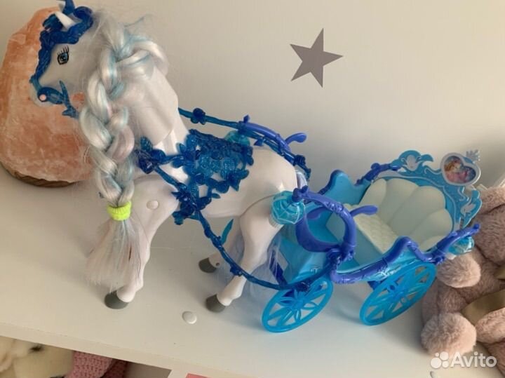 Лошадь с каретой на батарейках