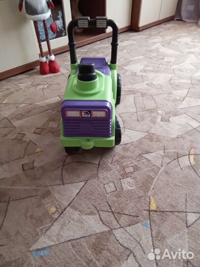 Машина каталка с ручкой