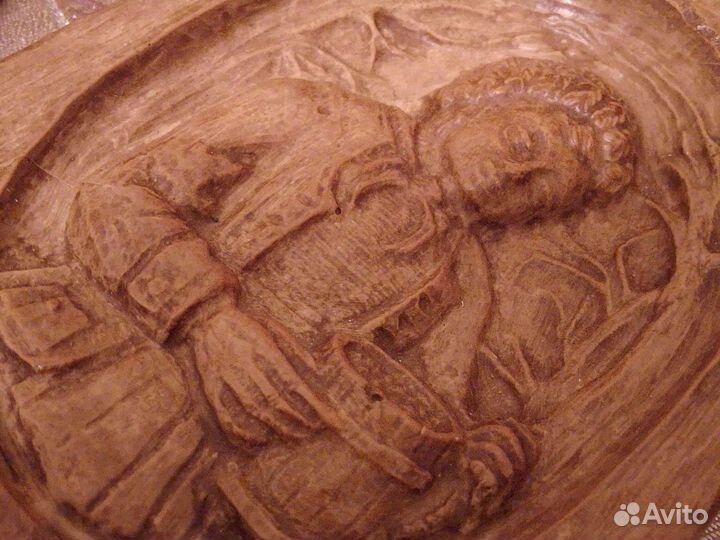 Панно рельефное. Винтаж. Смола