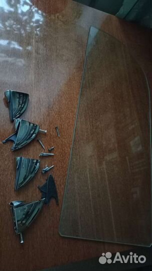 Набор стеклянных полок с креплениями