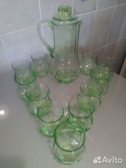 Набор из зеленого стекла