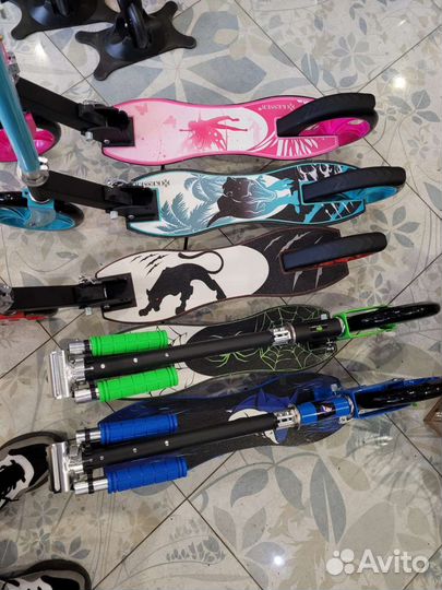 Новые подростковые самокаты с фигурной платформой