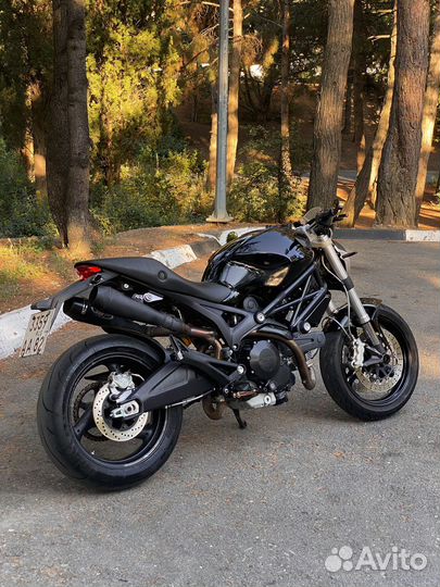 Ducati Monster 696