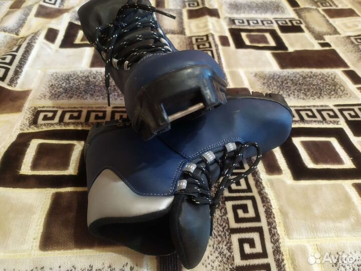 Ботинки лыжные