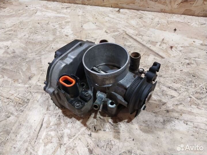 Дроссельная заслонка Audi A4 B5 Volkswagen Passat