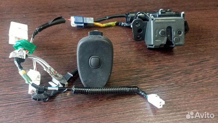 Электрозамок с кнопкой,проводкой