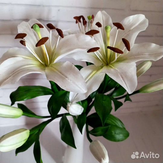 Букет белых лилий декор Белые лилии