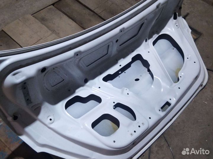 Крышка багажника hyundai solaris1