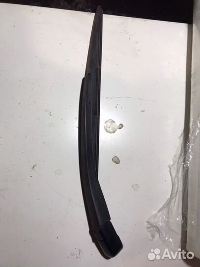 Поводок заднего стеклоочистителя задний Nissan