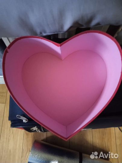 Коробка подарочная новая в виде сердца