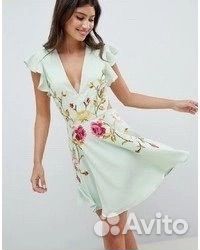 Нежное мятное платье с вышивкой ASOS