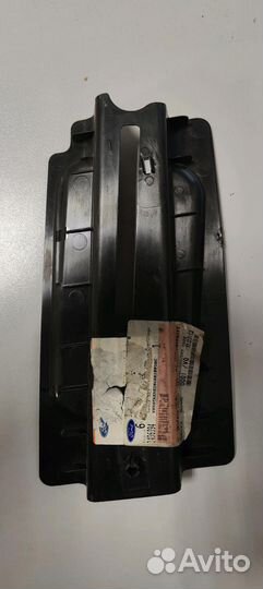 Кронштейн левый Ford Kuga