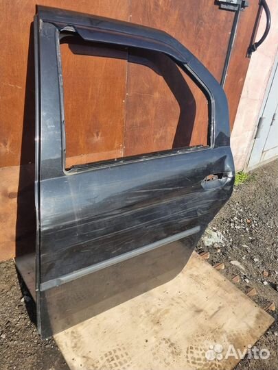 Задняя левая дверь Renault Logan