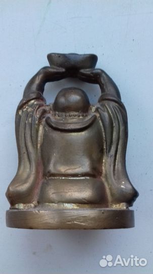 Хотей с золотым слитком на поднятых руках, бронзов