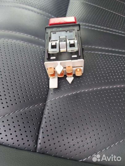 Кнопка аварийной остановки/Реле поворотов Т4