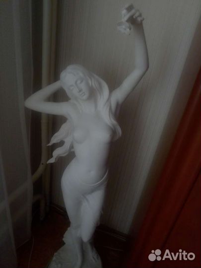 Интерьерная статуя