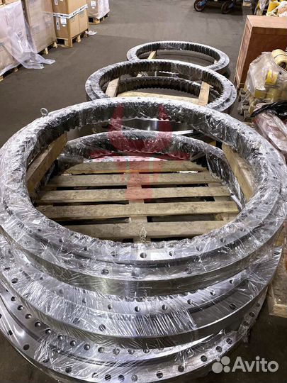 Опорно-поворотный круг Hyundai 81M8-01020