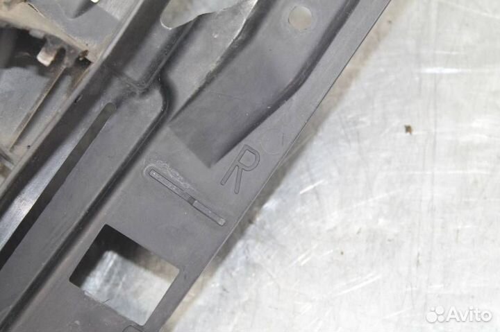 Воздуховод радиатора правый Ford Focus 3 2011