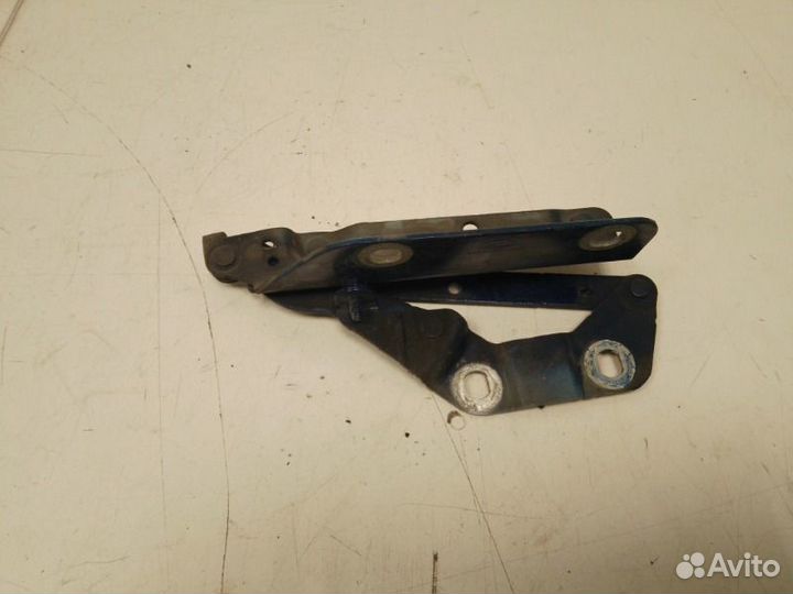 Петля капота передняя правая Land Rover Freelander