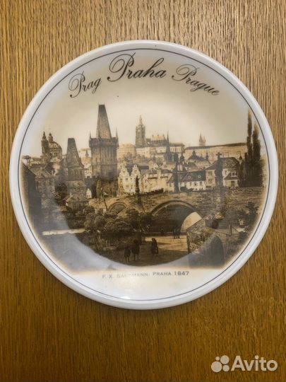 Сувенирные тарелки города