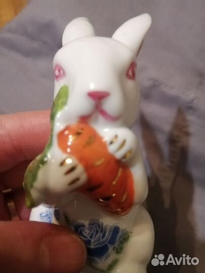 Фарфоровая статуэтка