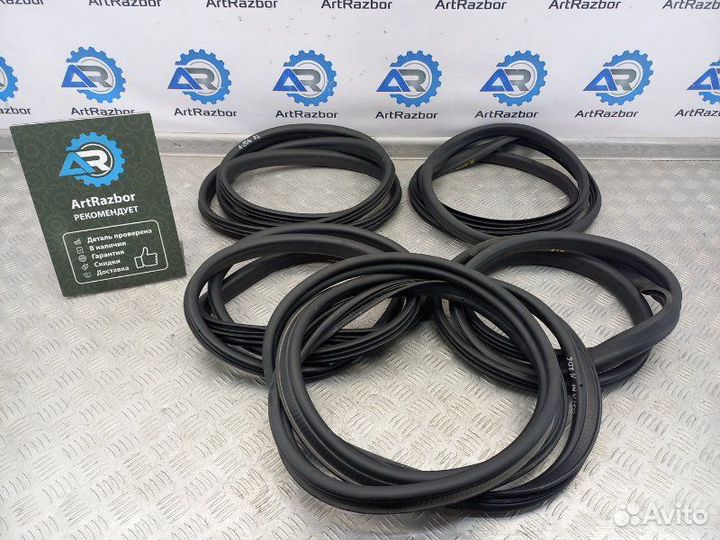 Уплотнитель двери Renault Kaptur J5 1.6 H4MD429