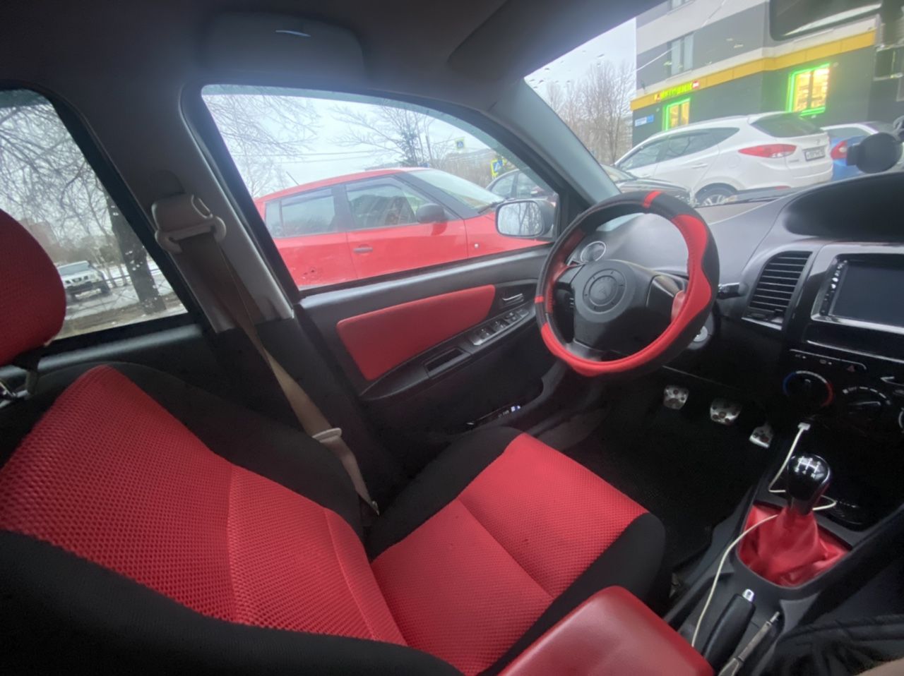 Geely MK Cross: фото владельца