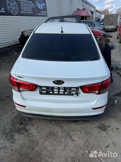 Kia Rio 3 задняя часть кузова