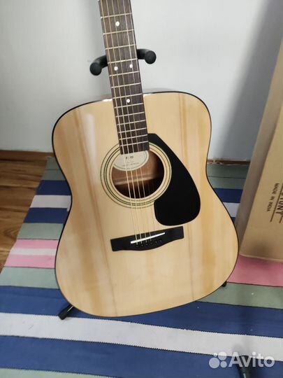 Гитара Yamaha f 310 + подставка
