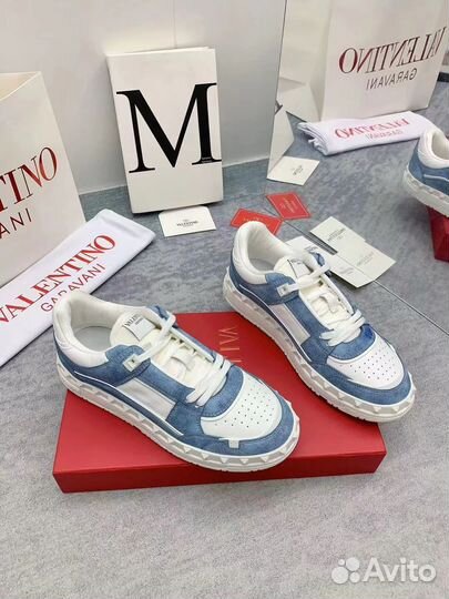 Кроссовки женские valentino