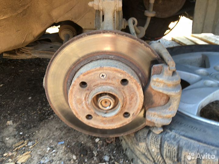 Суппорт передний левый правый Фольксваген Гольф 2