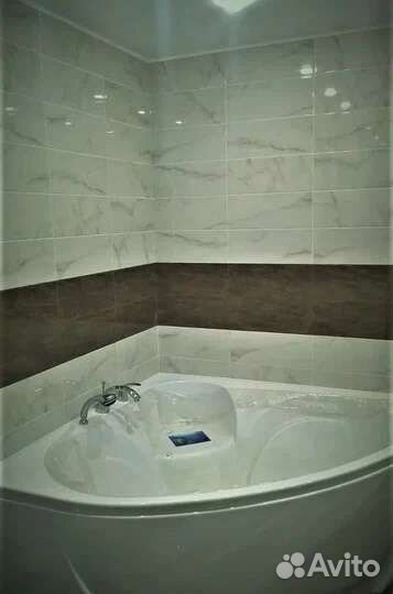 Кафельщик укладка плитки в ванне на пол стены