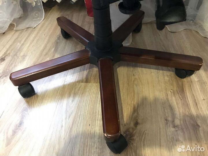 Кожанное кресло