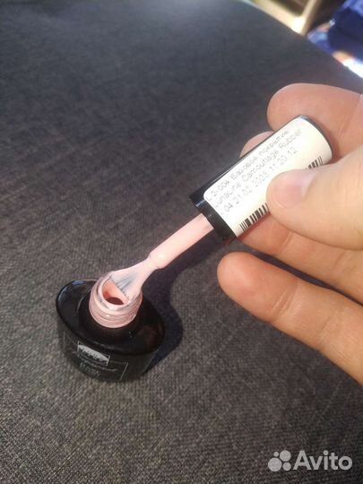 Лак для ногтей и камуфлирующая база