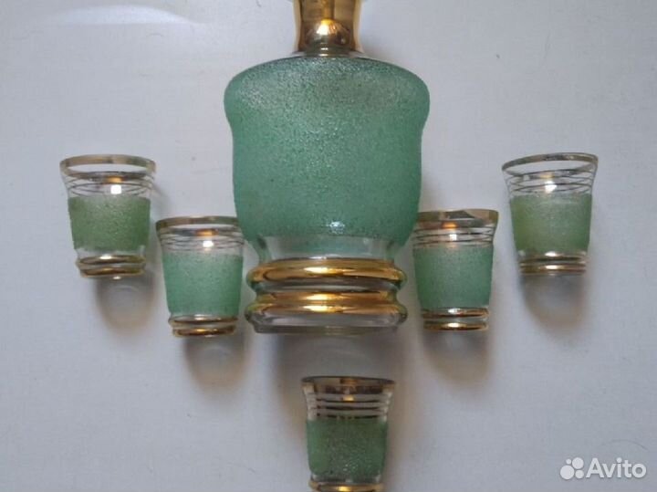 Графин с рюмками СССР зелёный