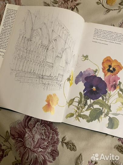 Винтажная книга England is a garden на английском