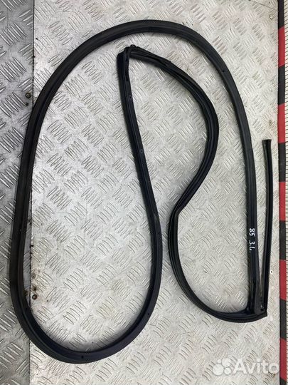 Б/У уплотнительная резинка двери задний левый