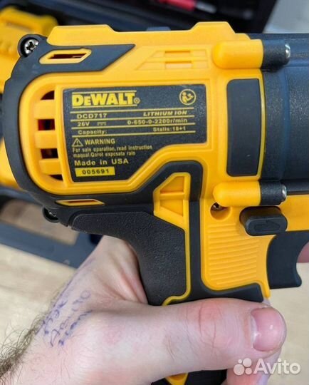 Шуруповерт dewalt ударный 26 вольт с набором